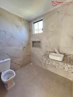 Casa Triplex em Condomínio na região de Pitangueiras.