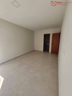 Casa Triplex em Condomínio na região de Pitangueiras.