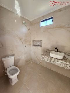 Casa Triplex em Condomínio na região de Pitangueiras.