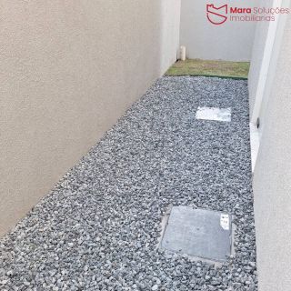 Casa nova dentro do Portão do Sol em Buraquinho.