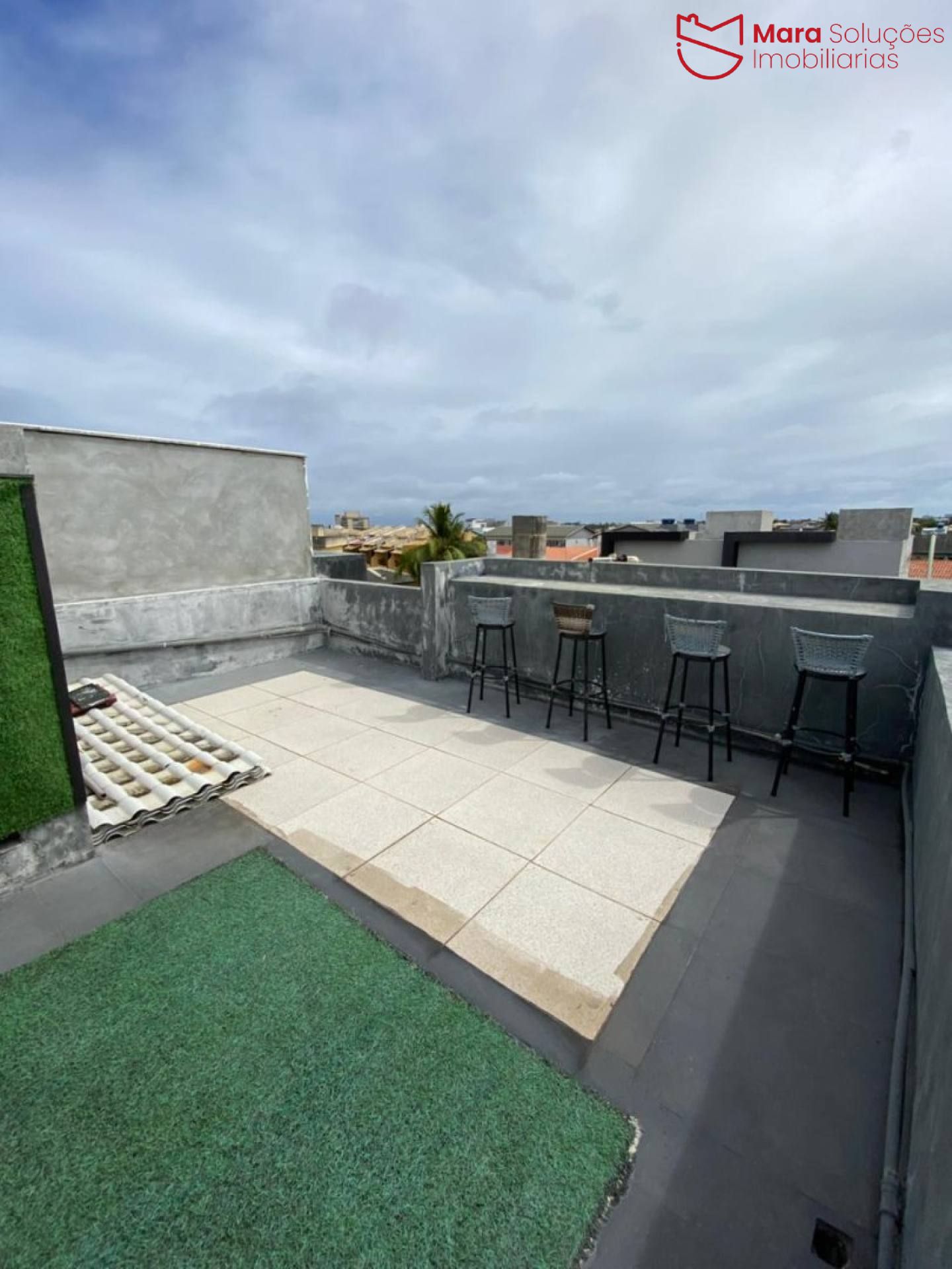 Viva com Estilo: Casa 2/4 com Suítes, Closet e Terraço Exclusivo.