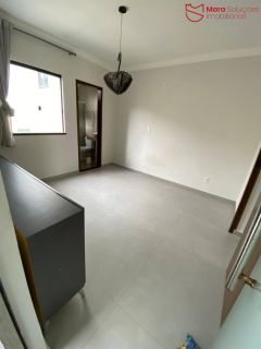 Viva com Estilo: Casa 2/4 com Suítes, Closet e Terraço Exclusivo.