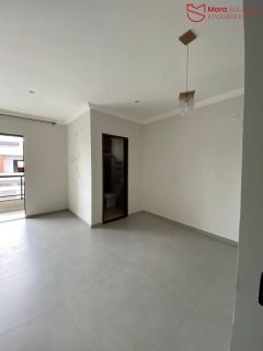 Viva com Estilo: Casa 2/4 com Suítes, Closet e Terraço Exclusivo.
