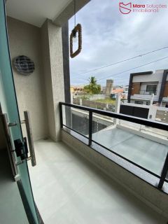 Viva com Estilo: Casa 2/4 com Suítes, Closet e Terraço Exclusivo.