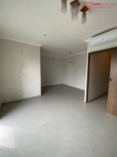 Viva com Estilo: Casa 2/4 com Suítes, Closet e Terraço Exclusivo.