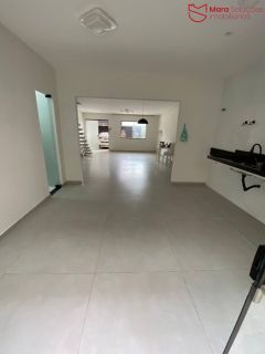 Viva com Estilo: Casa 2/4 com Suítes, Closet e Terraço Exclusivo.