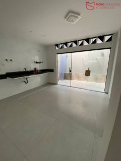 Viva com Estilo: Casa 2/4 com Suítes, Closet e Terraço Exclusivo.