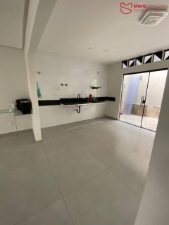 Viva com Estilo: Casa 2/4 com Suítes, Closet e Terraço Exclusivo.