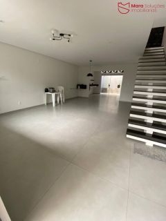 Viva com Estilo: Casa 2/4 com Suítes, Closet e Terraço Exclusivo.