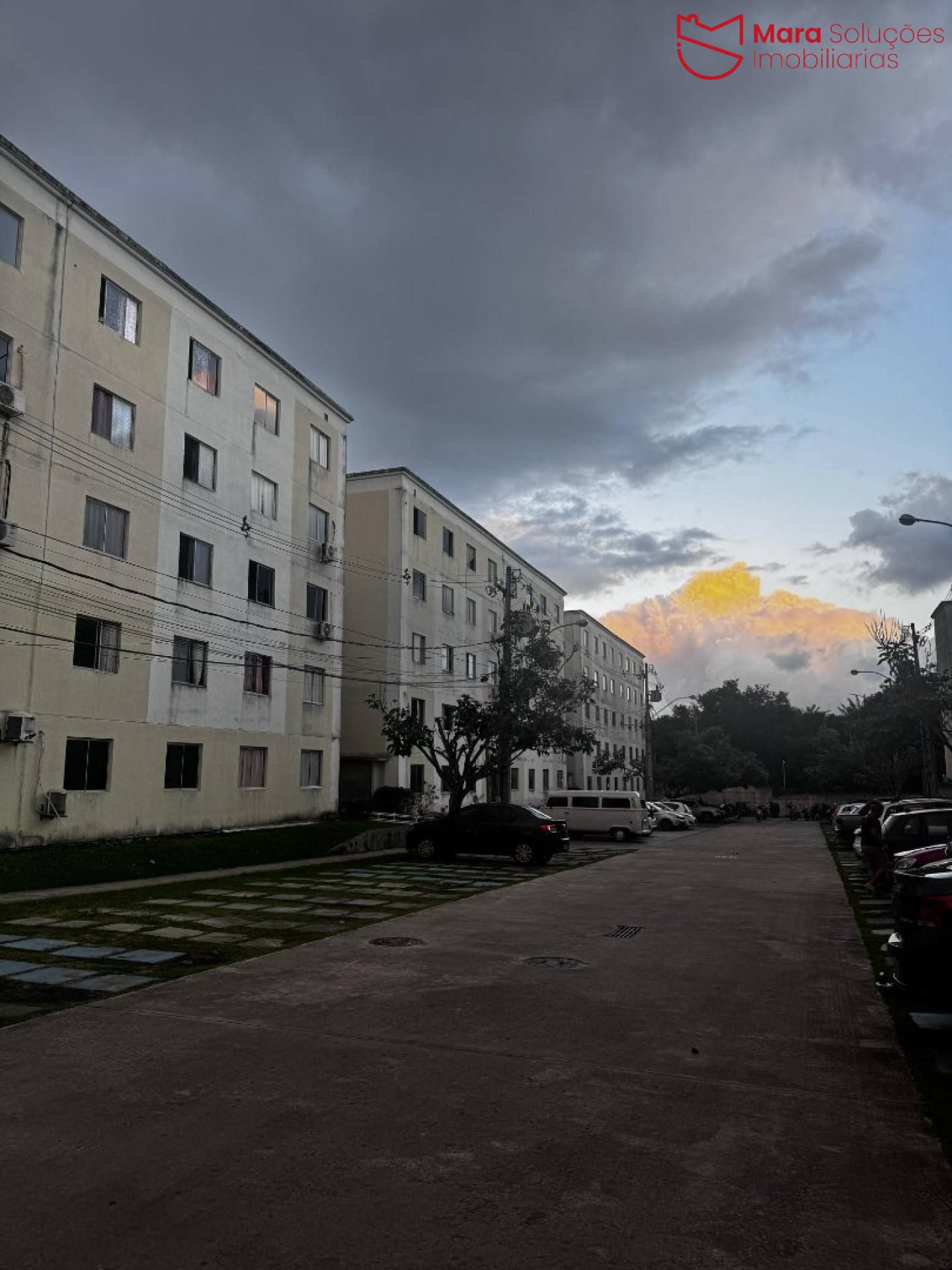 Apartamento 2/4 reformado atrás do shopping busca vida - Abrantes.