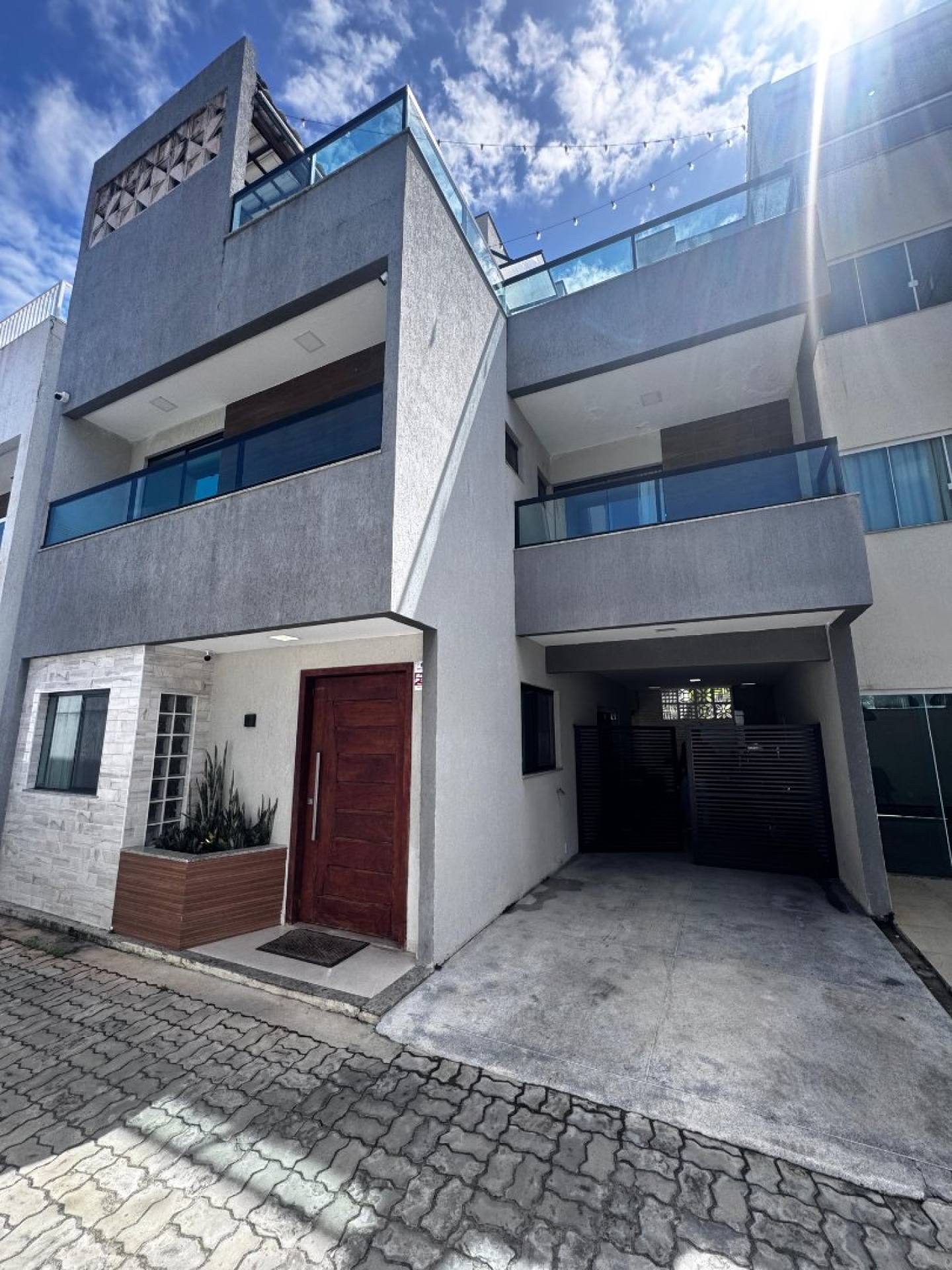 Casa Alto Padrão para Locação – 4 Suítes, Cobertura com Piscina e Área Gourmet!