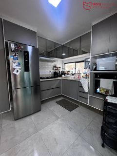 Casa Alto Padrão para Locação – 4 Suítes, Cobertura com Piscina e Área Gourmet!