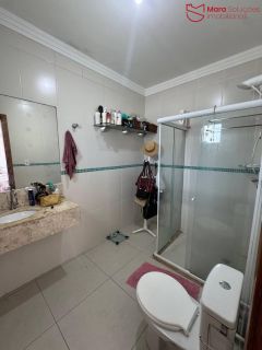 Casa para locação com 3 suítes na Avenida Amarílio Thiago.