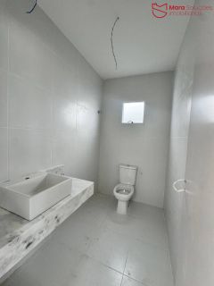 Condomínio de Casas na principal de Buraquinho.