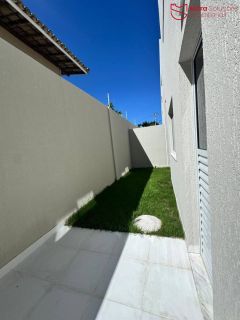 Condomínio de Casas na principal de Buraquinho.