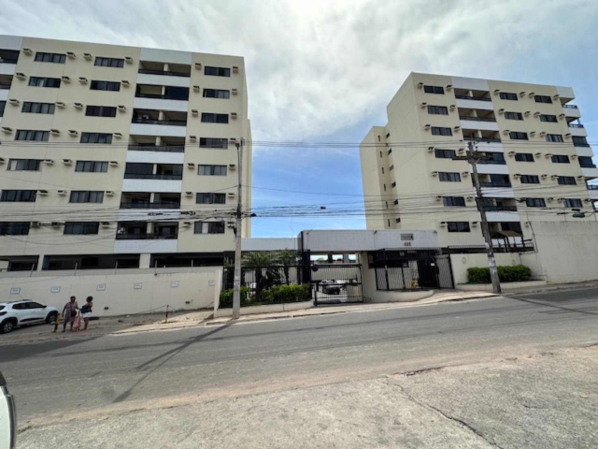 VENDA | APARTAMENTO 2/4 COM SUÍTE E VARANDA – MAR DE ITAPUÃ.