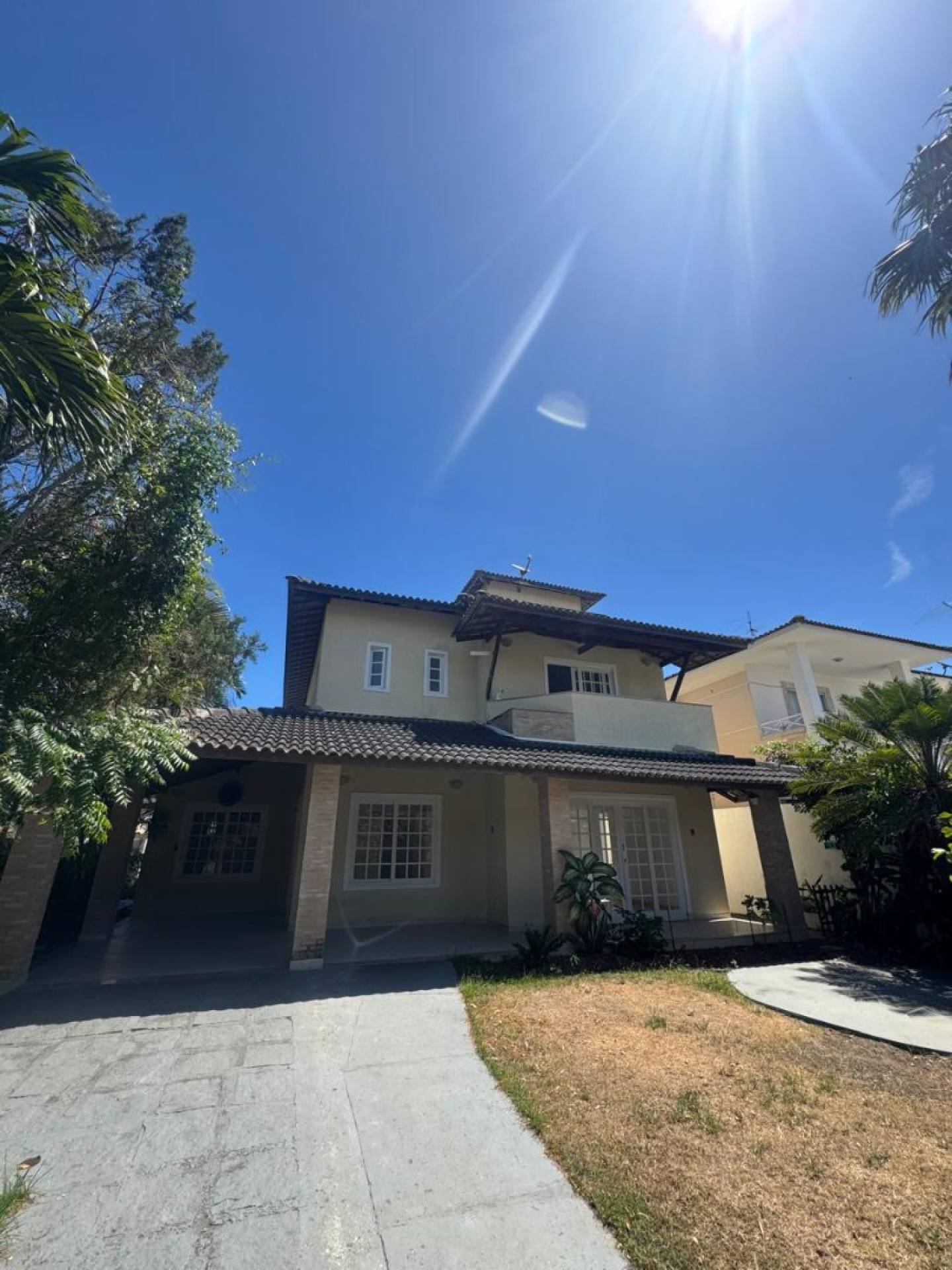 Excelente casa para locação em Buraquinho – Condomínio Intervillas