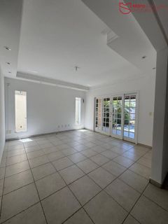 Excelente casa para locação em Buraquinho – Condomínio Intervillas