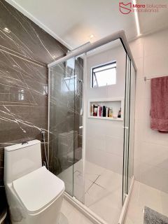 Belíssima casa duplex, nova, nascente, 4/4 e alto padrão de acabamento, em condomínio fechado!