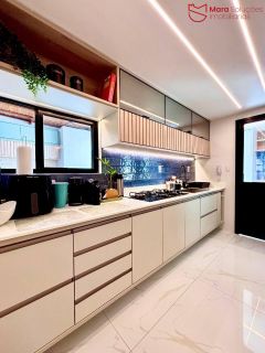 Belíssima casa duplex, nova, nascente, 4/4 e alto padrão de acabamento, em condomínio fechado!