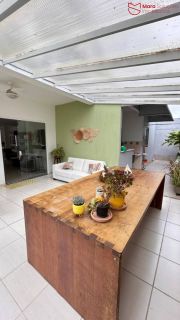 Casa Alto Padrão em Rua Tranquila no Coração de Vilas do Atlântico – Porteira Fechada.