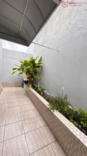 Casa Alto Padrão em Rua Tranquila no Coração de Vilas do Atlântico – Porteira Fechada.