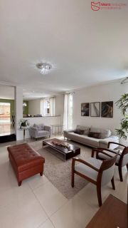 Casa Alto Padrão em Rua Tranquila no Coração de Vilas do Atlântico – Porteira Fechada.