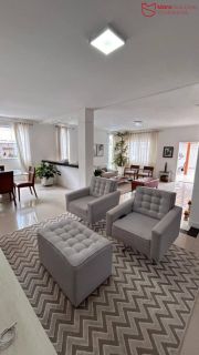 Casa Alto Padrão em Rua Tranquila no Coração de Vilas do Atlântico – Porteira Fechada.