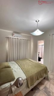 Casa Alto Padrão em Rua Tranquila no Coração de Vilas do Atlântico – Porteira Fechada.