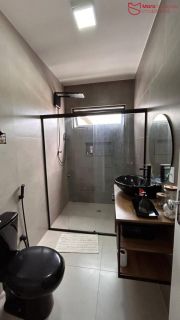 Casa Alto Padrão em Rua Tranquila no Coração de Vilas do Atlântico – Porteira Fechada.