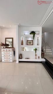 Casa Alto Padrão em Rua Tranquila no Coração de Vilas do Atlântico – Porteira Fechada.