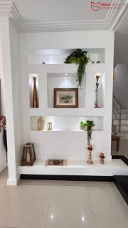 Casa Alto Padrão em Rua Tranquila no Coração de Vilas do Atlântico – Porteira Fechada.