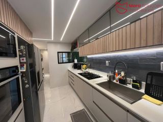 Belíssima casa duplex, nova (2 anos de construção), nascente, com 155 m², localizada em condomínio fechado, na melhor região de Vilas do Atlântico / Lauro de Freitas.