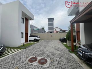 Belíssima casa duplex, nova (2 anos de construção), nascente, com 155 m², localizada em condomínio fechado, na melhor região de Vilas do Atlântico / Lauro de Freitas.