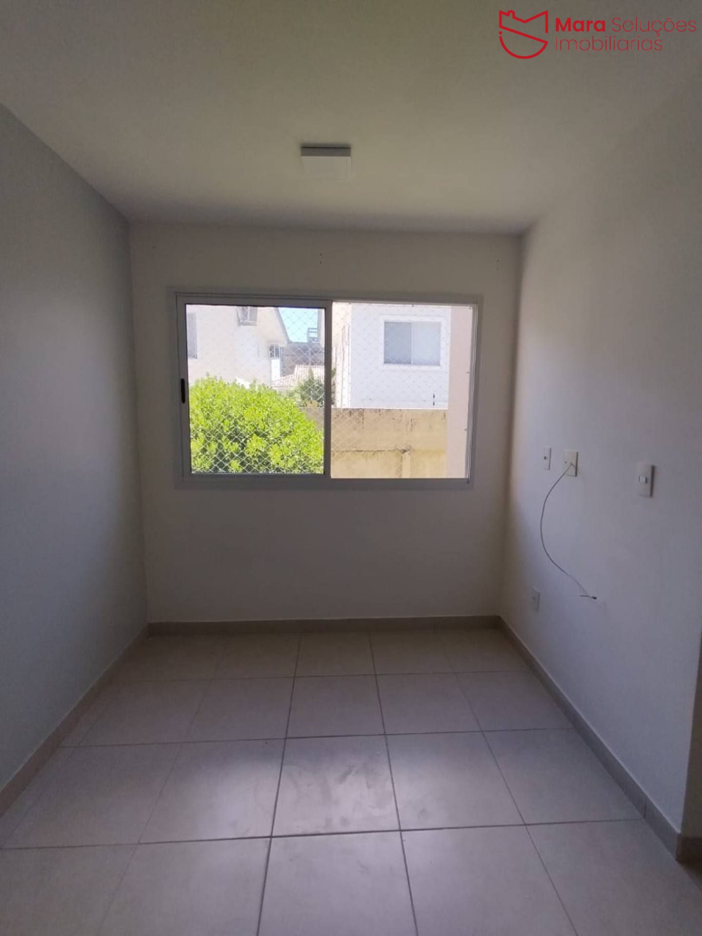 Apartamento Térreo 2/4 em Buraquinho – Com Energia Solar e Lazer.