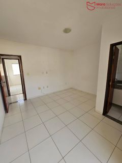 Vilage em condomínio fechado com 2 suítes.