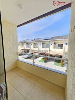 Vilage em condomínio fechado com 2 suítes.