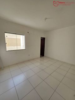 Vilage em condomínio fechado com 2 suítes.