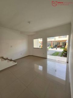 Vilage em condomínio fechado com 2 suítes.