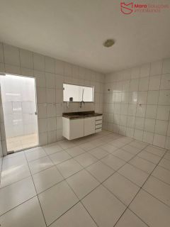 Vilage em condomínio fechado com 2 suítes.