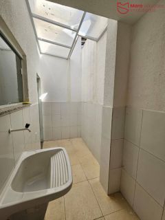 Vilage em condomínio fechado com 2 suítes.