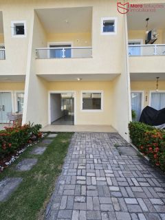 Vilage em condomínio fechado com 2 suítes.