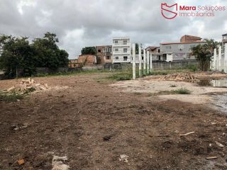 Terreno em Piatã de 884m2 para ponto comercial ou incorporação.