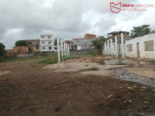 Terreno em Piatã de 884m2 para ponto comercial ou incorporação.