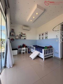 Casa duplex no Miragem com excelente aproveitamento de espaço.