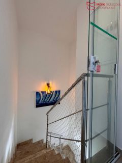 Casa duplex no Miragem com excelente aproveitamento de espaço.