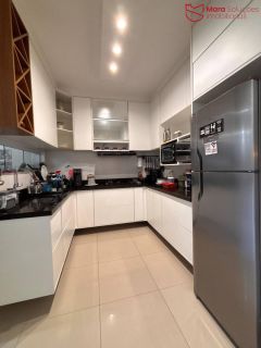 Casa duplex no Miragem com excelente aproveitamento de espaço.