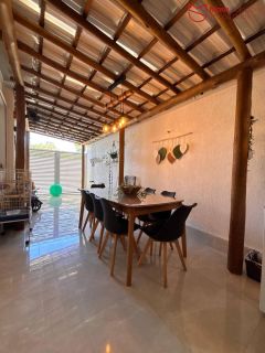 Casa duplex no Miragem com excelente aproveitamento de espaço.