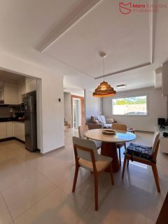 Casa duplex no Miragem com excelente aproveitamento de espaço.