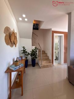 Casa duplex no Miragem com excelente aproveitamento de espaço.